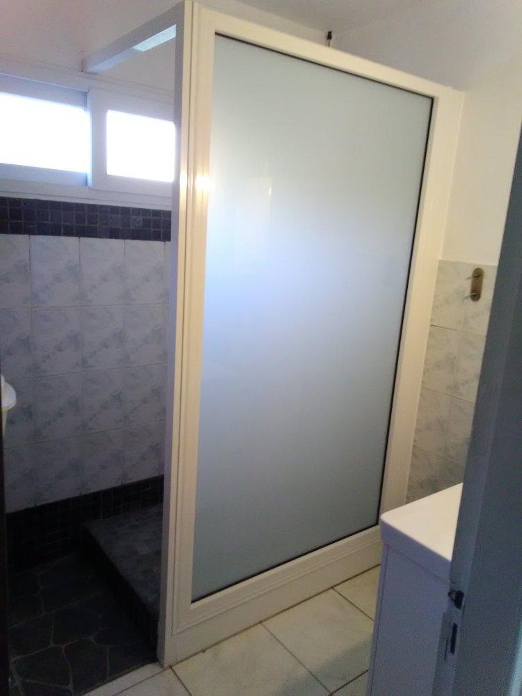 paroi-douche-blanc